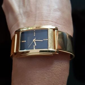 VTG signature Joan Rivers gold metal ladies watch,
